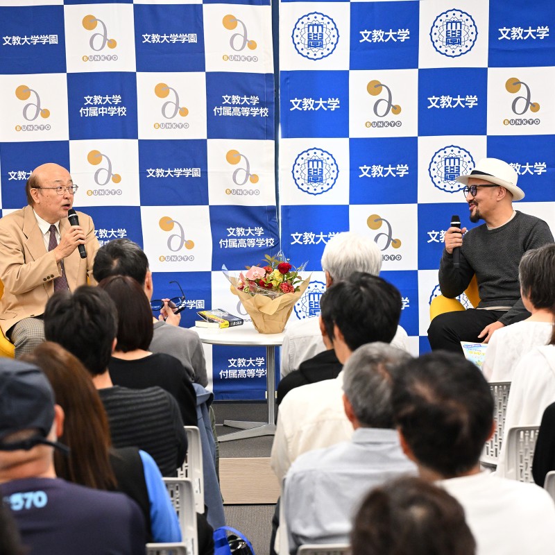 文教大学文学部から羽ばたいた直木賞作家 真藤 順丈さん × 寺澤 浩樹教授 対談 ―創作の原点から『宝島』へ